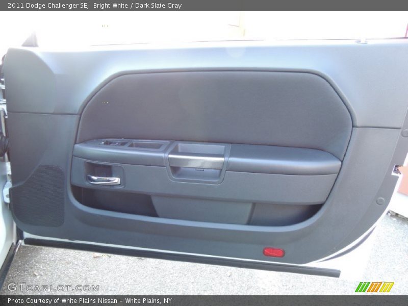 Bright White / Dark Slate Gray 2011 Dodge Challenger SE
