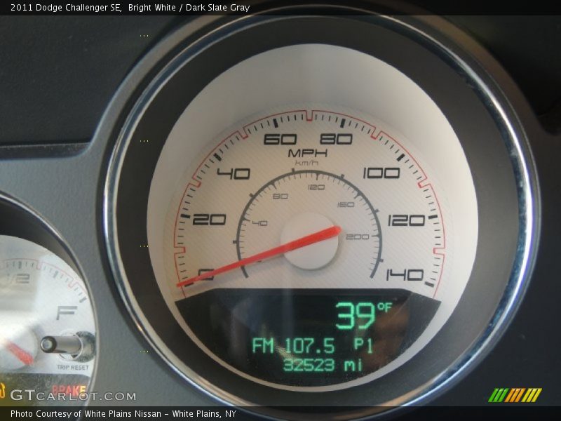 Bright White / Dark Slate Gray 2011 Dodge Challenger SE