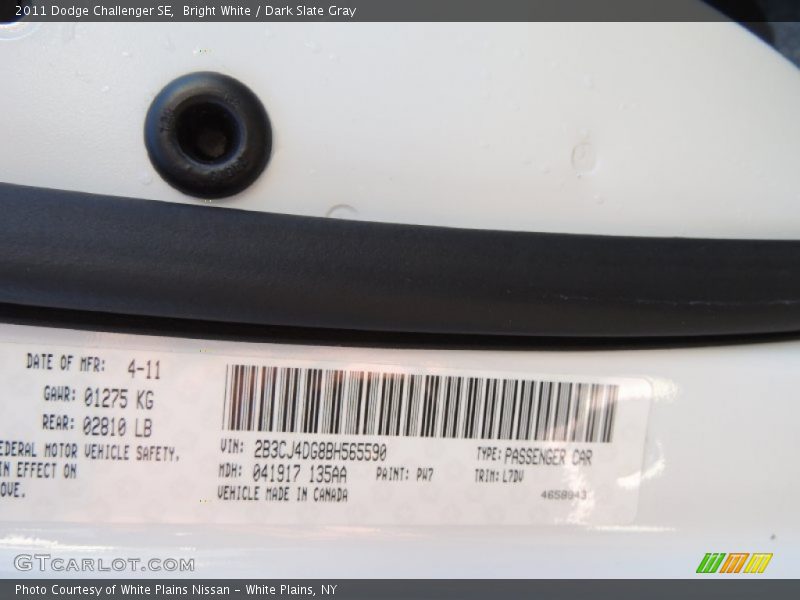 Bright White / Dark Slate Gray 2011 Dodge Challenger SE
