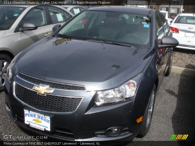 Cyber Gray Metallic / Jet Black/Medium Titanium 2013 Chevrolet Cruze LS