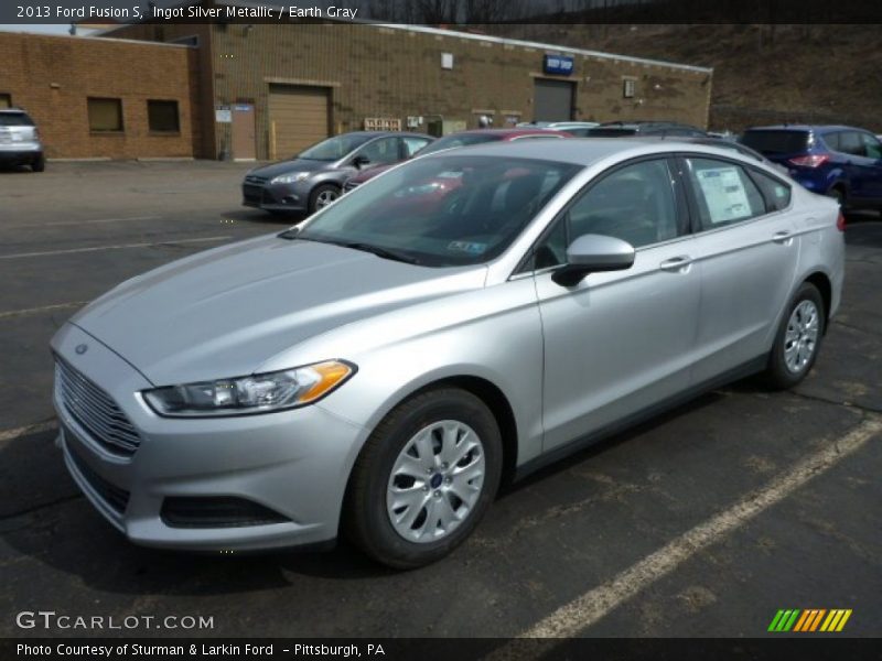 Front 3/4 View of 2013 Fusion S