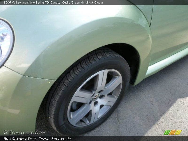 Gecko Green Metallic / Cream 2006 Volkswagen New Beetle TDI Coupe