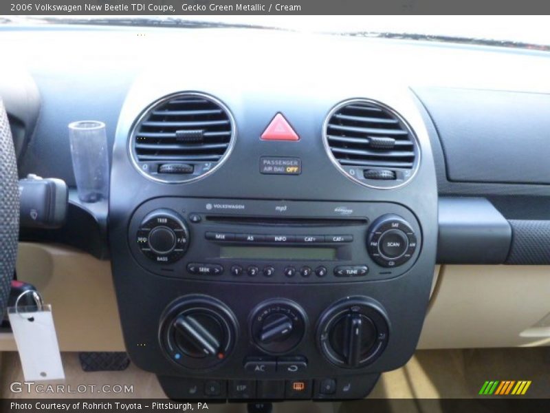 Gecko Green Metallic / Cream 2006 Volkswagen New Beetle TDI Coupe