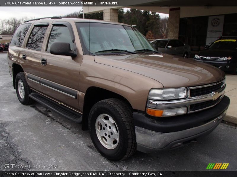 Front 3/4 View of 2004 Tahoe LS 4x4