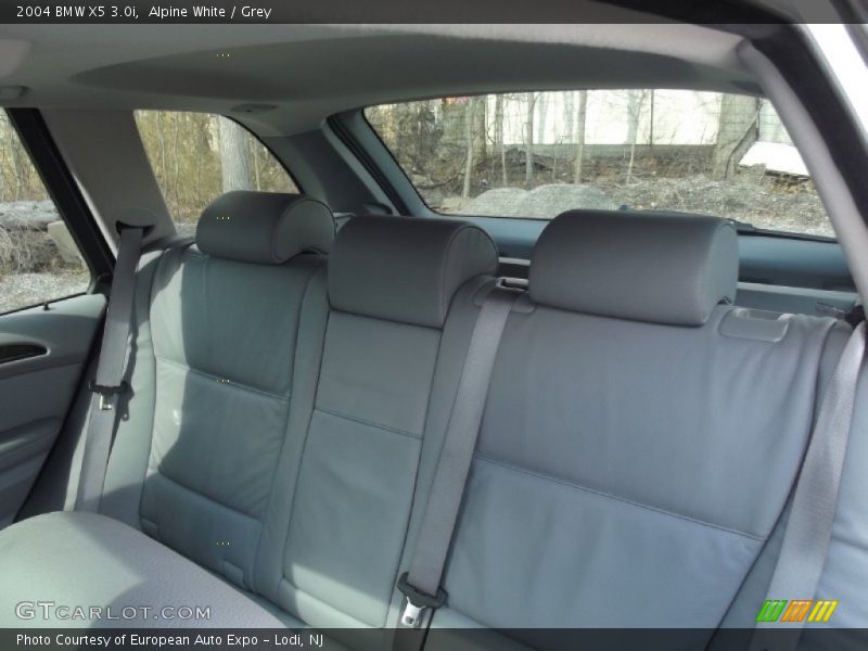 Alpine White / Grey 2004 BMW X5 3.0i