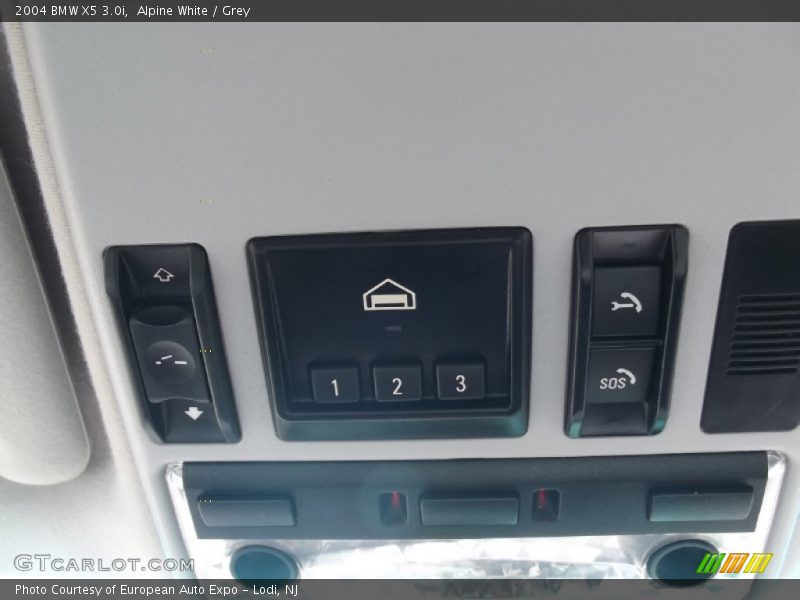 Alpine White / Grey 2004 BMW X5 3.0i