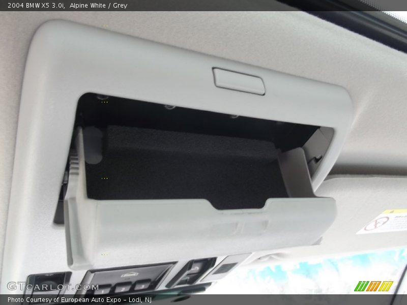 Alpine White / Grey 2004 BMW X5 3.0i