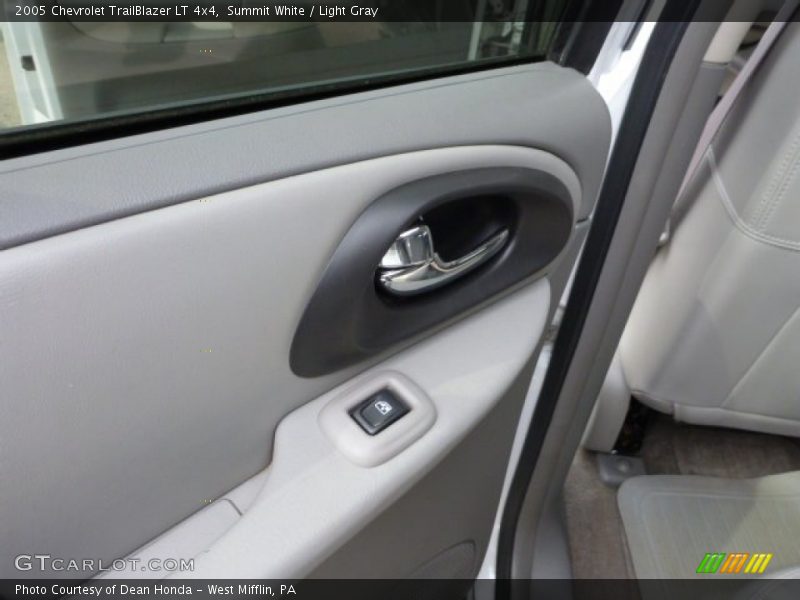 Summit White / Light Gray 2005 Chevrolet TrailBlazer LT 4x4