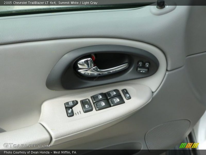 Summit White / Light Gray 2005 Chevrolet TrailBlazer LT 4x4