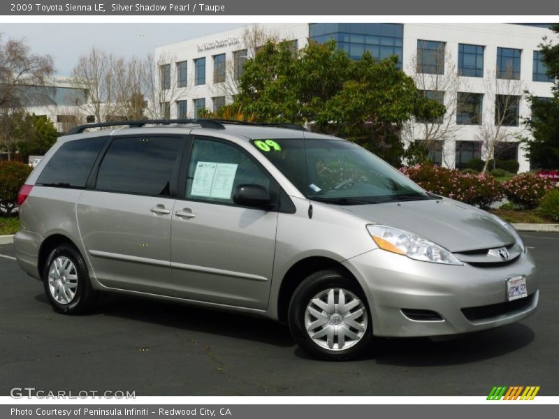 Front 3/4 View of 2009 Sienna LE