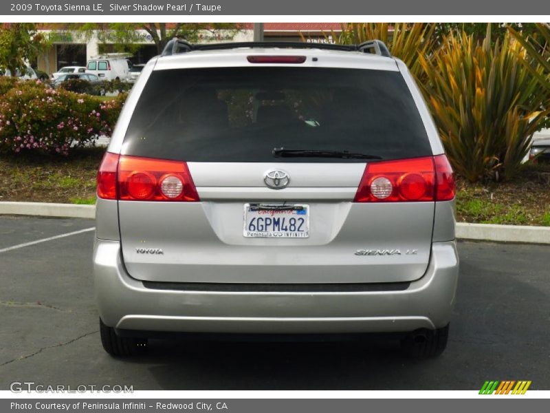 Silver Shadow Pearl / Taupe 2009 Toyota Sienna LE