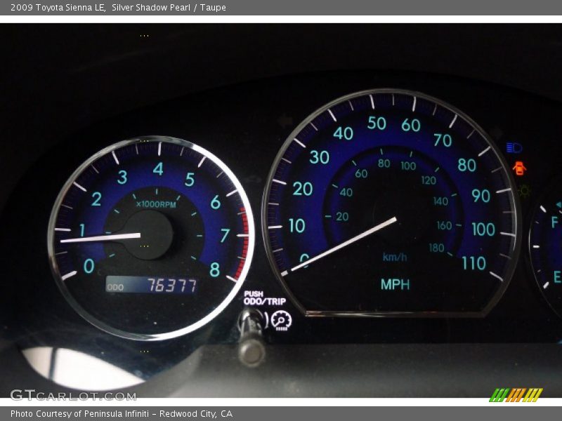 Silver Shadow Pearl / Taupe 2009 Toyota Sienna LE