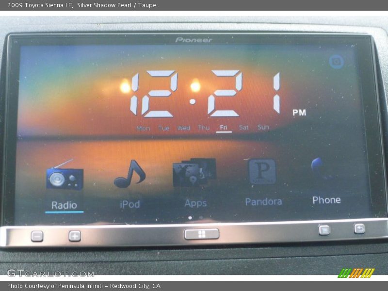 Silver Shadow Pearl / Taupe 2009 Toyota Sienna LE