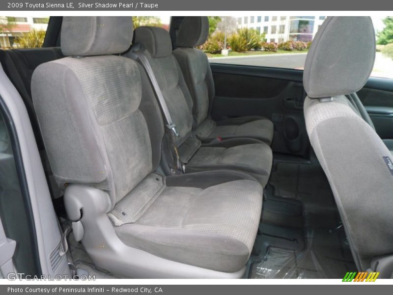 Silver Shadow Pearl / Taupe 2009 Toyota Sienna LE