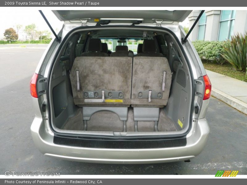 Silver Shadow Pearl / Taupe 2009 Toyota Sienna LE