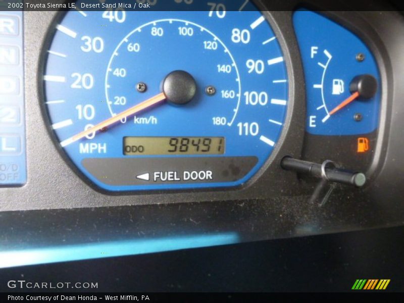 Desert Sand Mica / Oak 2002 Toyota Sienna LE