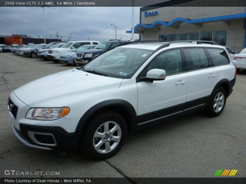 Ice White / Sandstone 2009 Volvo XC70 3.2 AWD