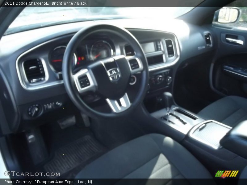 Bright White / Black 2011 Dodge Charger SE
