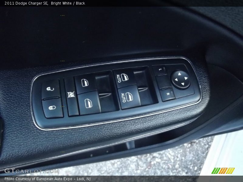 Bright White / Black 2011 Dodge Charger SE