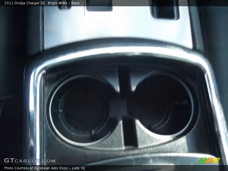 Bright White / Black 2011 Dodge Charger SE