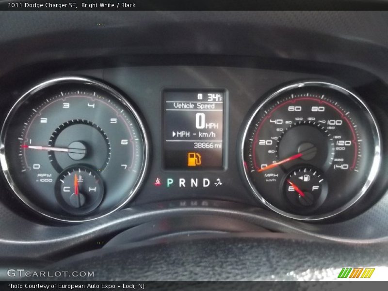 Bright White / Black 2011 Dodge Charger SE
