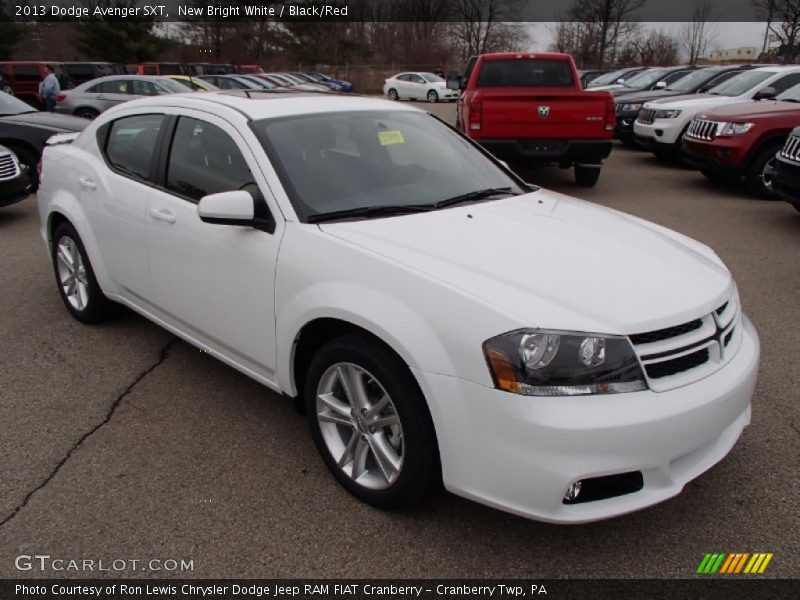 Front 3/4 View of 2013 Avenger SXT