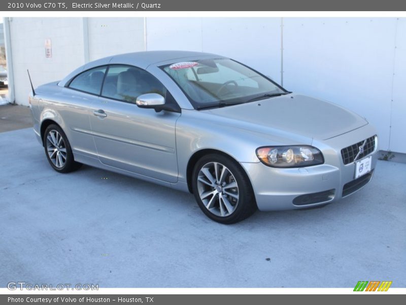 Front 3/4 View of 2010 C70 T5