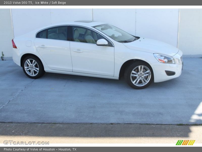 Ice White / Soft Beige 2013 Volvo S60 T5