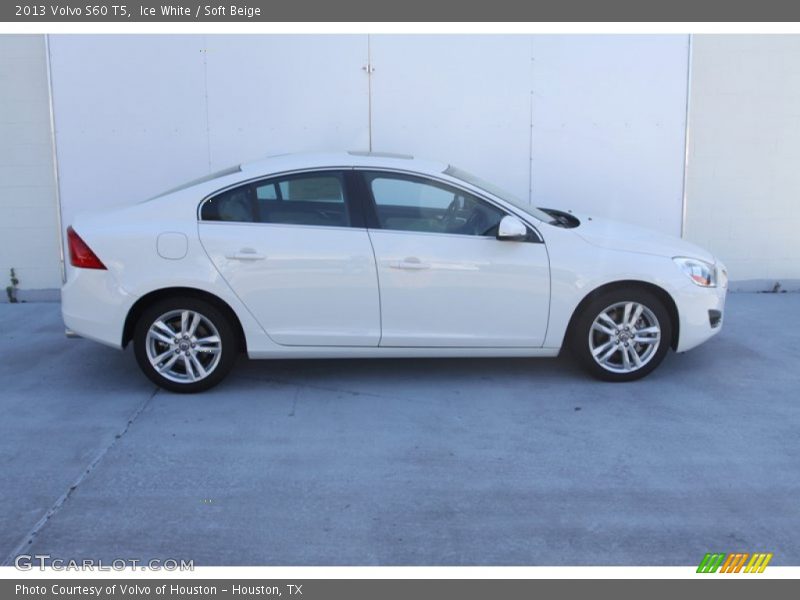 Ice White / Soft Beige 2013 Volvo S60 T5