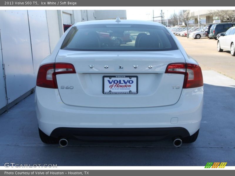 Ice White / Soft Beige 2013 Volvo S60 T5