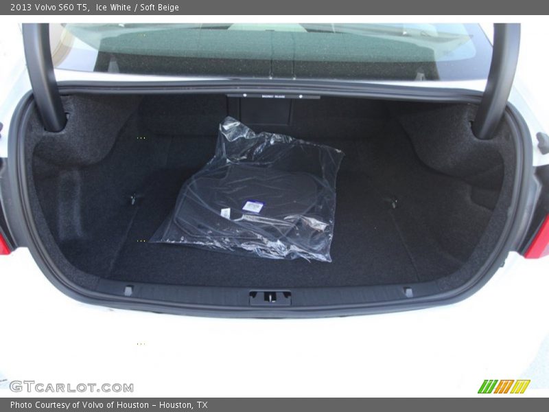 Ice White / Soft Beige 2013 Volvo S60 T5