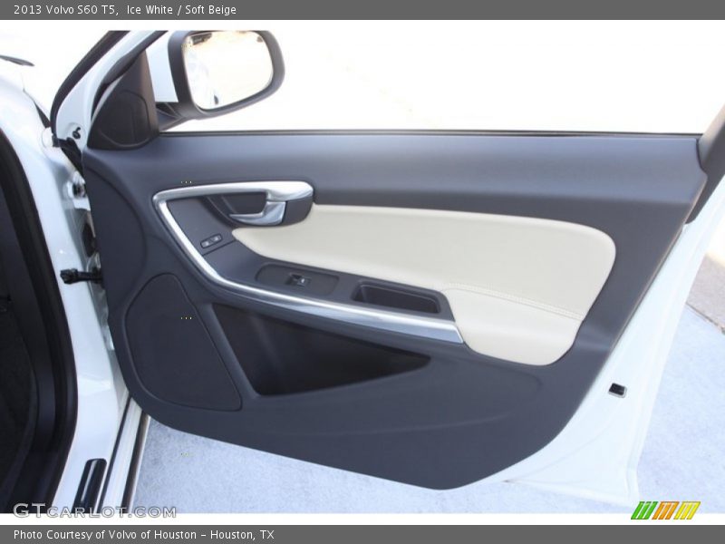 Ice White / Soft Beige 2013 Volvo S60 T5