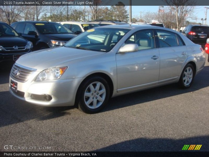Front 3/4 View of 2010 Avalon XL