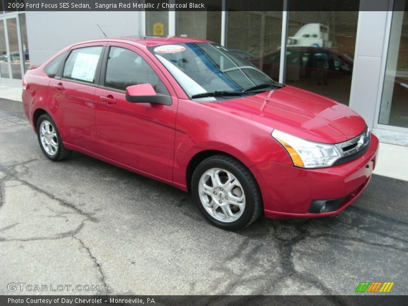 Front 3/4 View of 2009 Focus SES Sedan