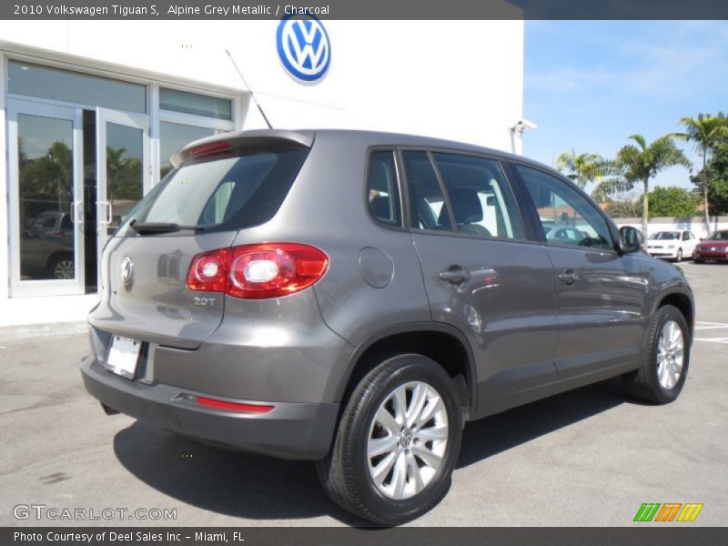 Alpine Grey Metallic / Charcoal 2010 Volkswagen Tiguan S