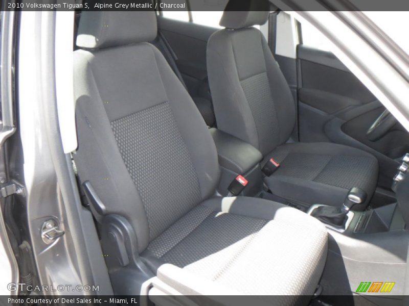 Front Seat of 2010 Tiguan S