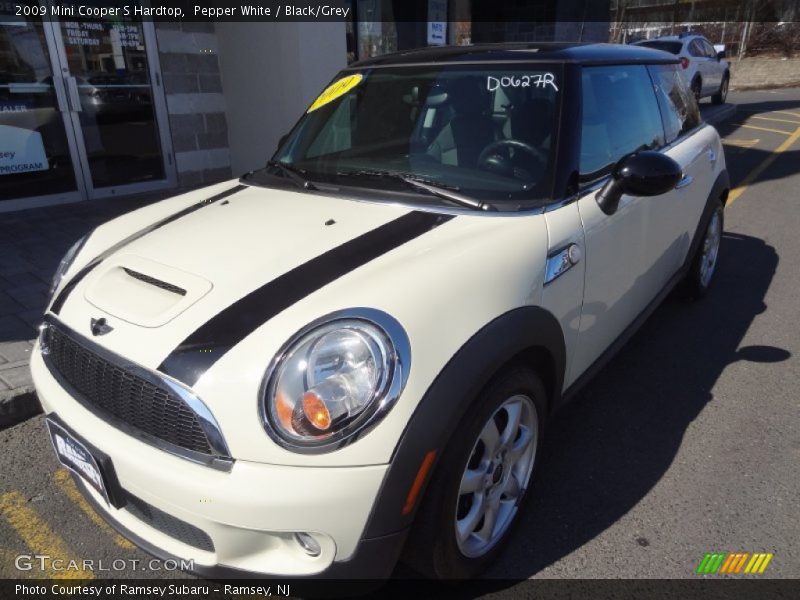 Pepper White / Black/Grey 2009 Mini Cooper S Hardtop
