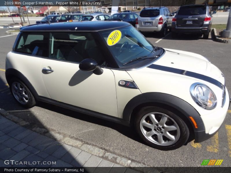 Pepper White / Black/Grey 2009 Mini Cooper S Hardtop