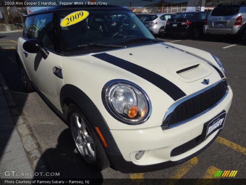Pepper White / Black/Grey 2009 Mini Cooper S Hardtop