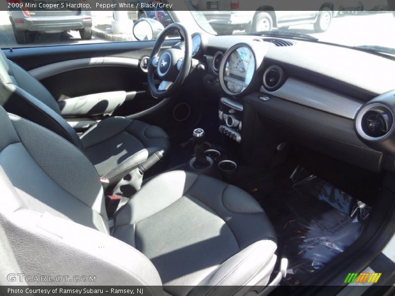 Pepper White / Black/Grey 2009 Mini Cooper S Hardtop