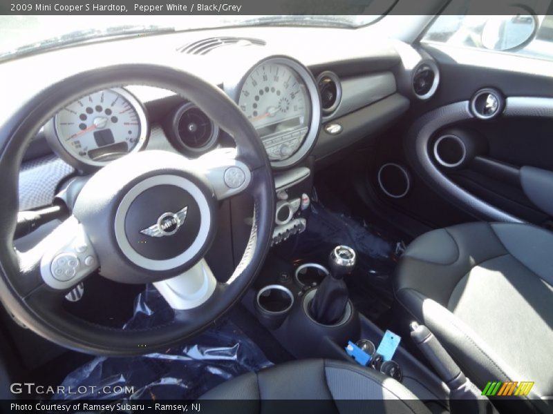 Pepper White / Black/Grey 2009 Mini Cooper S Hardtop