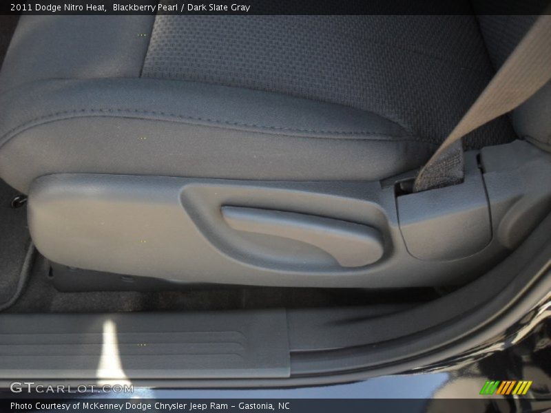 Blackberry Pearl / Dark Slate Gray 2011 Dodge Nitro Heat