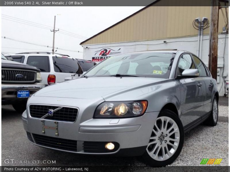 Silver Metallic / Off Black 2006 Volvo S40 2.4i