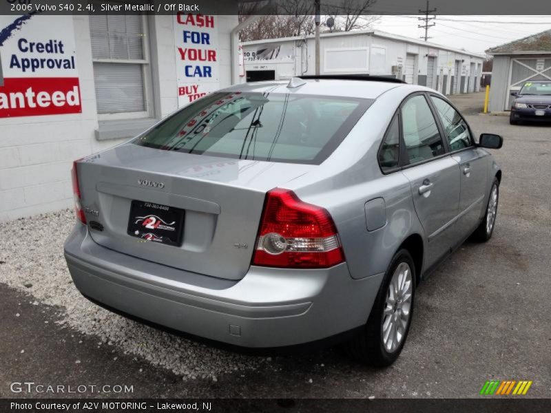 Silver Metallic / Off Black 2006 Volvo S40 2.4i