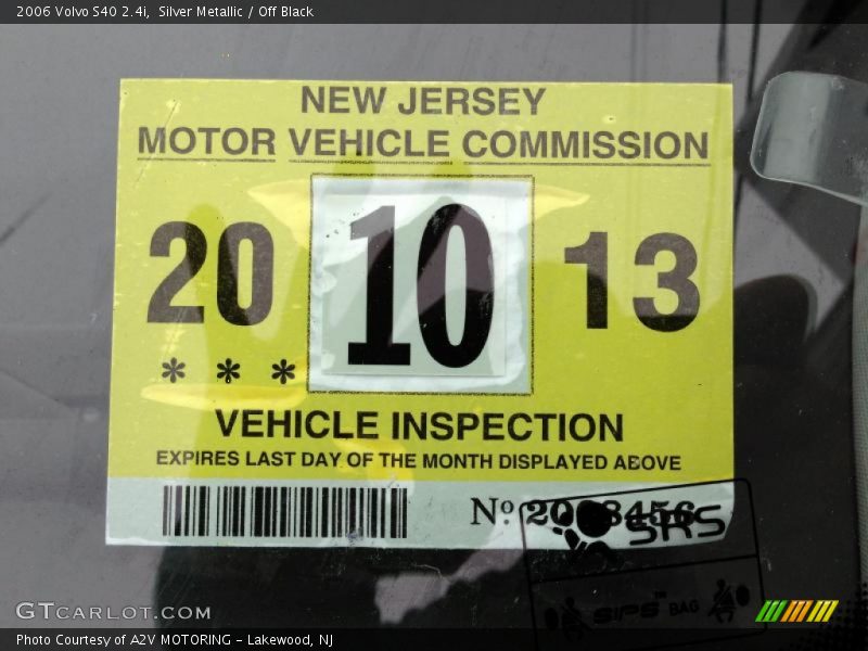 Silver Metallic / Off Black 2006 Volvo S40 2.4i