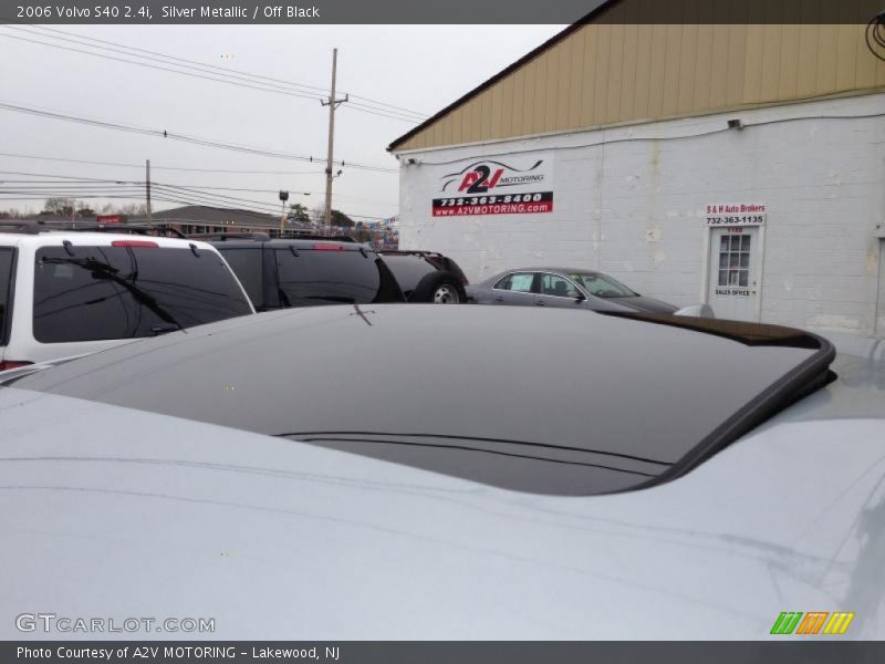 Silver Metallic / Off Black 2006 Volvo S40 2.4i