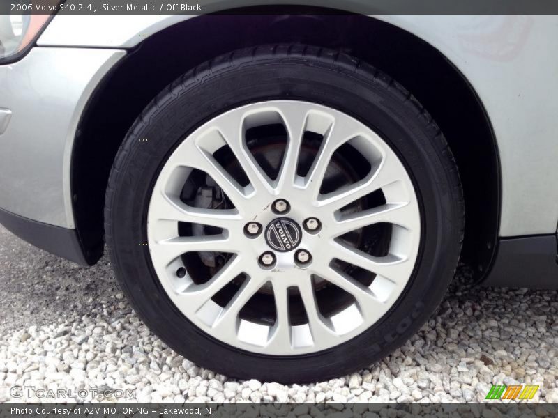Silver Metallic / Off Black 2006 Volvo S40 2.4i