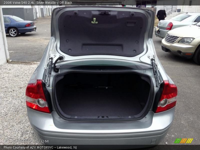 Silver Metallic / Off Black 2006 Volvo S40 2.4i