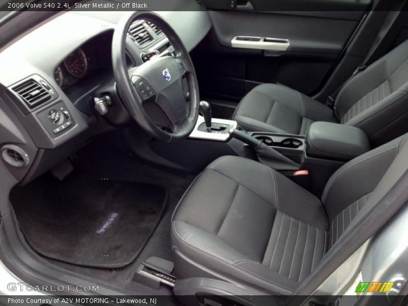 Silver Metallic / Off Black 2006 Volvo S40 2.4i
