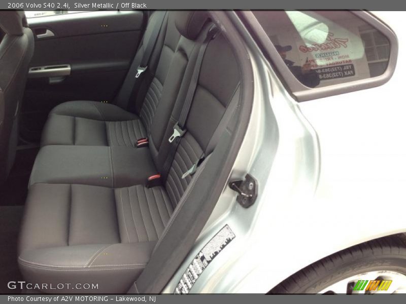 Silver Metallic / Off Black 2006 Volvo S40 2.4i